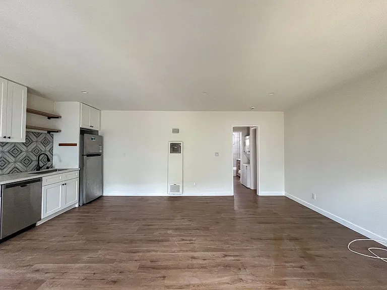 3814 S Bronson Ave — Photo 10