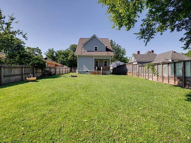508 Morton Ave — Photo 41