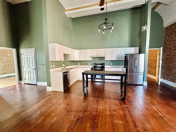 2nd image of 2111 Post Office St APT 4