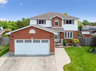 44 Dunedin Ct, Kitchener, ON N2E3M9