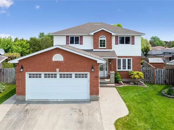 44 Dunedin Ct, Kitchener, ON N2E 3M9