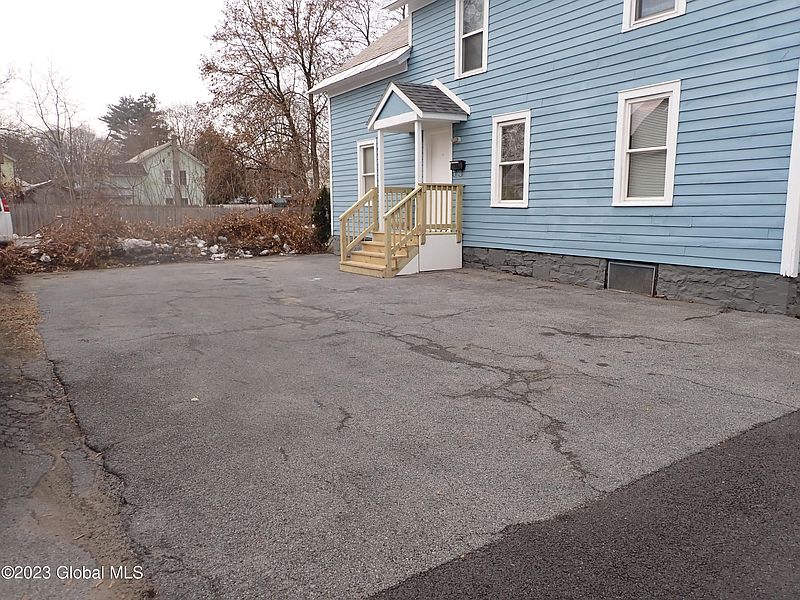 3rd image of 4 COTTAGE PL