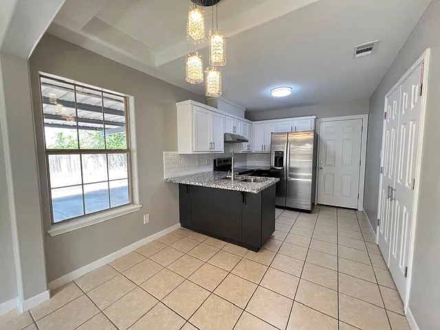 2207 West Candlelight Lane - 2 — Photo 3