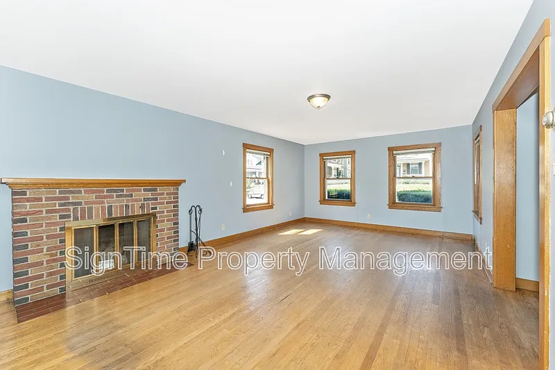 6 bed, 2.0 bath, 1800 sqft, $2,400 — Photo 4