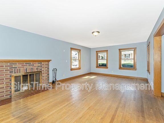 4th image of 826 Summit Ave