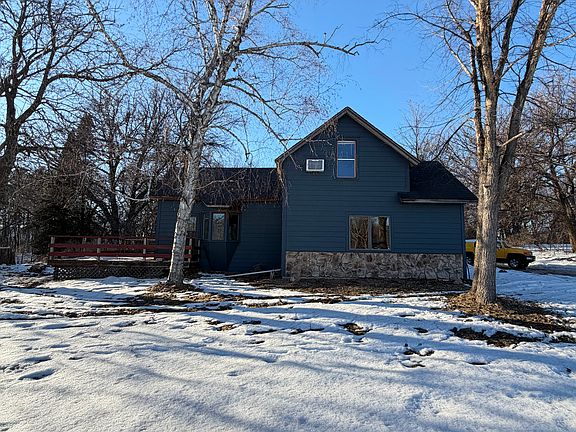 3rd image of 7431 Lake Dr