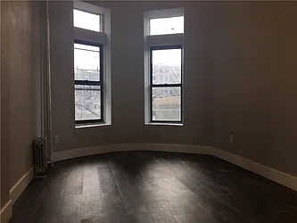 Rented by R New York