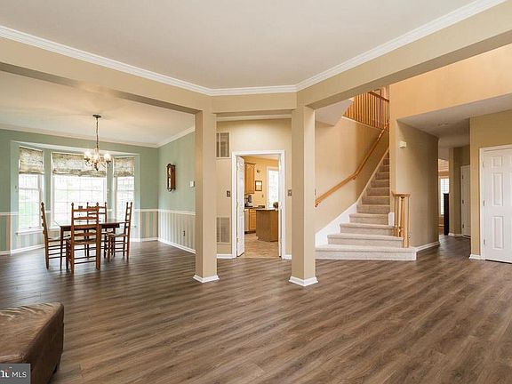 4th image of 9302 Worthington Dr