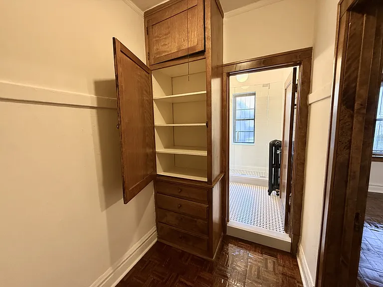 553 West Oakdale Avenue — Photo 43