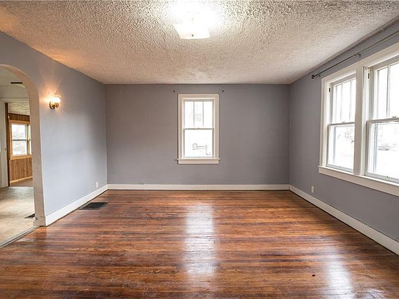 5th image of 919 Hoosier St