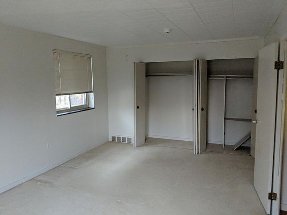 Bedroom - looking at closet