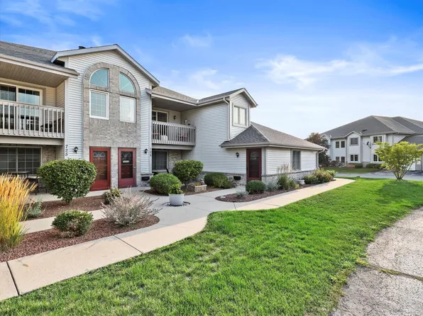 725 Quinlan DRIVE #F, Pewaukee, WI 53072