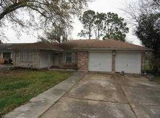 843 Robinwood Dr, Stafford, TX 77477
