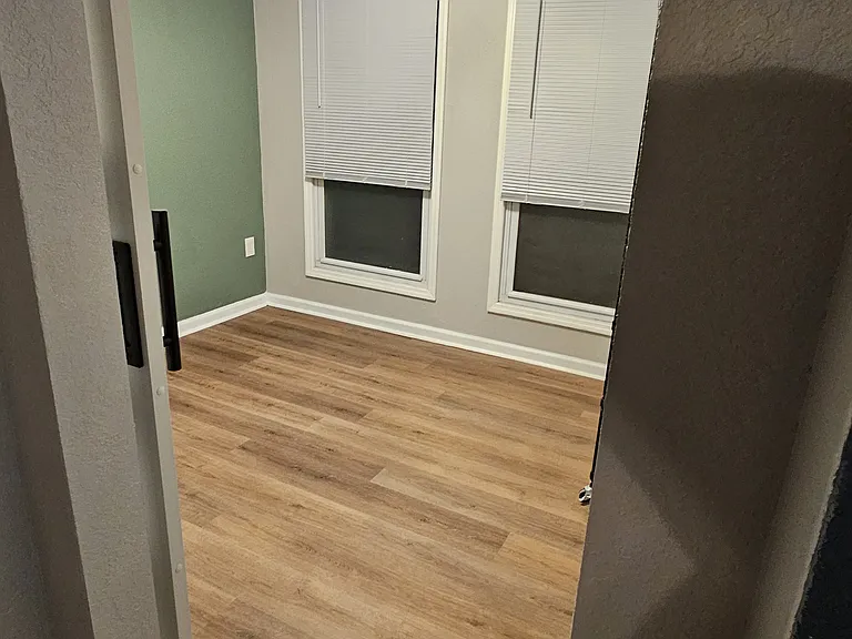 Apt B bonus room/ office/ possible bedroom 3