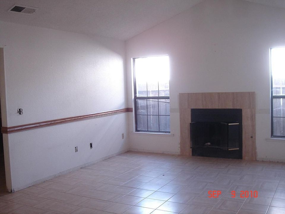 2nd image of 3582 W Fountain Way