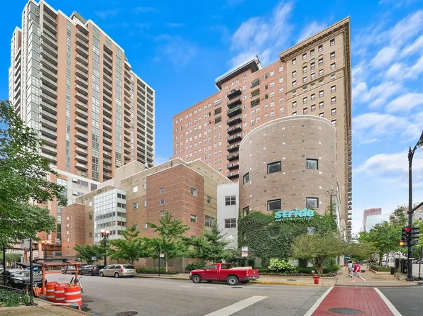 40 E 9th St APT 1005, Chicago, IL 60605