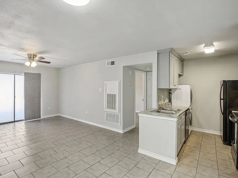 ROOKWOOD GOLF APARTMENTS — Photo 1