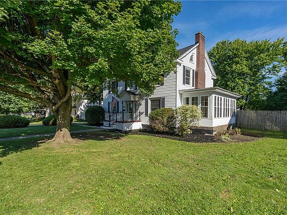 3rd image of 474 Flower Ave W