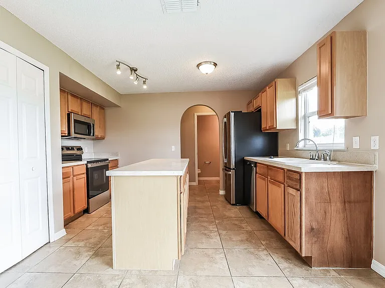 1113 Benan Ct — Photo 7