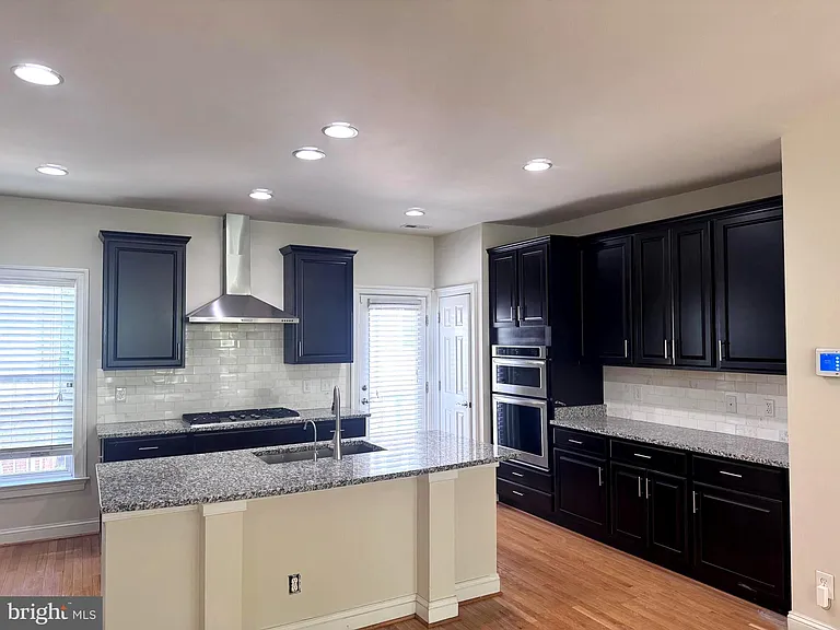3083 Waterloo Ln — Photo 9