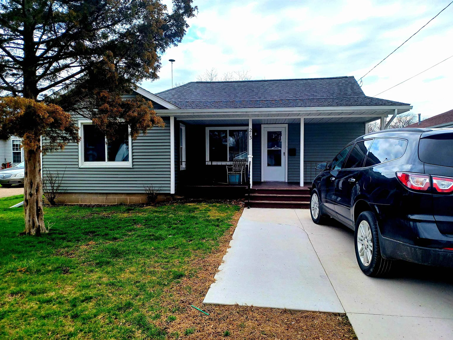 213 W Williams St photo 1