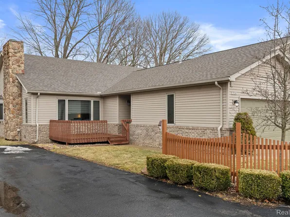 19240 Otto Ct, New Boston, MI 48164