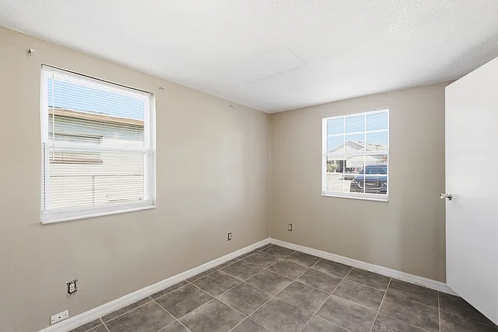 1107 Jamela Dr — Photo 5