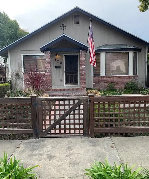 228 Earl Ave — Photo 1