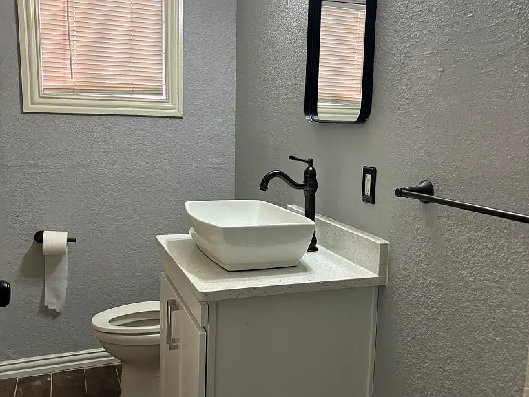 3354 W Woodlawn Ave — Photo 10