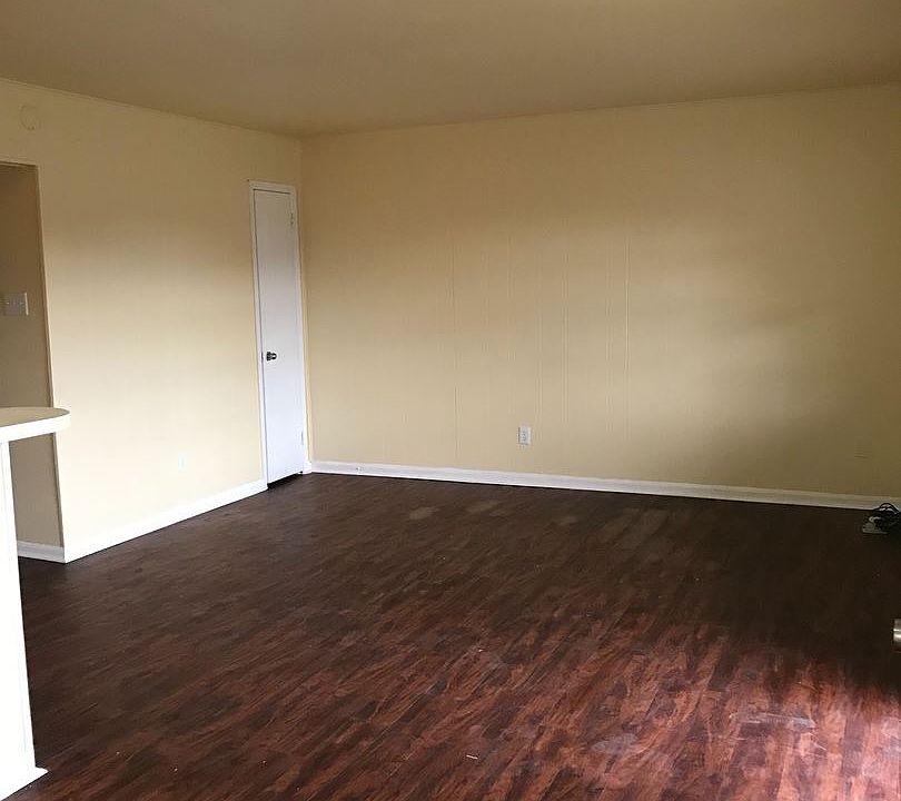 2nd image of 4410 Oxford St APT 31