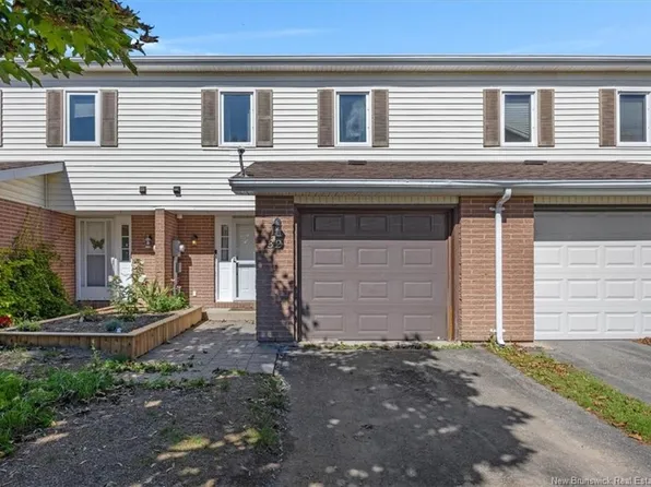 32 Driftwood Ln, Saint John, NB E2M 5L5