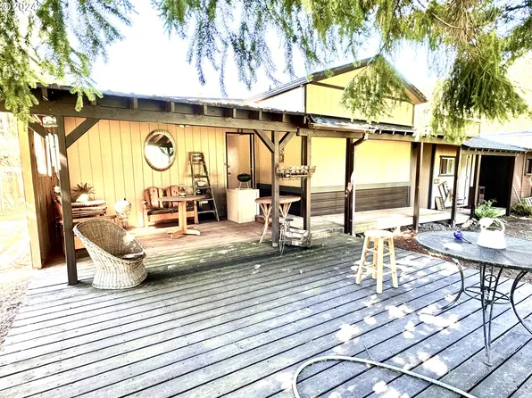 32051 Watson Ln, Gold Beach, OR 97444