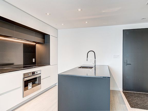 2nd image of 1616 Rue Des Bassins #624