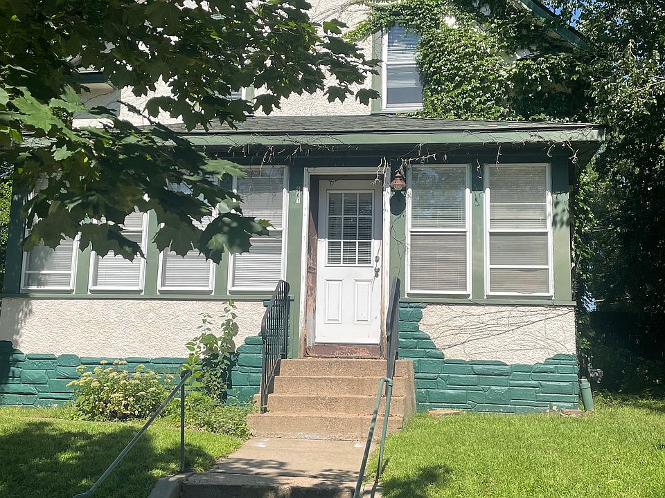 1st image of 901 22nd Ave NE