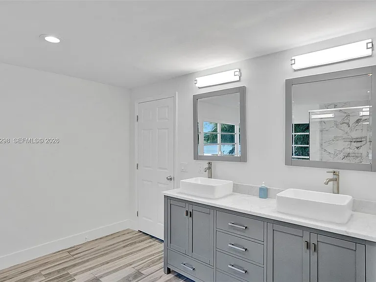 19260 NE 22nd Ave — Photo 16