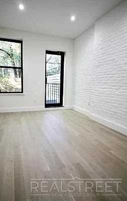 Rented by Real Street Inc | media 7