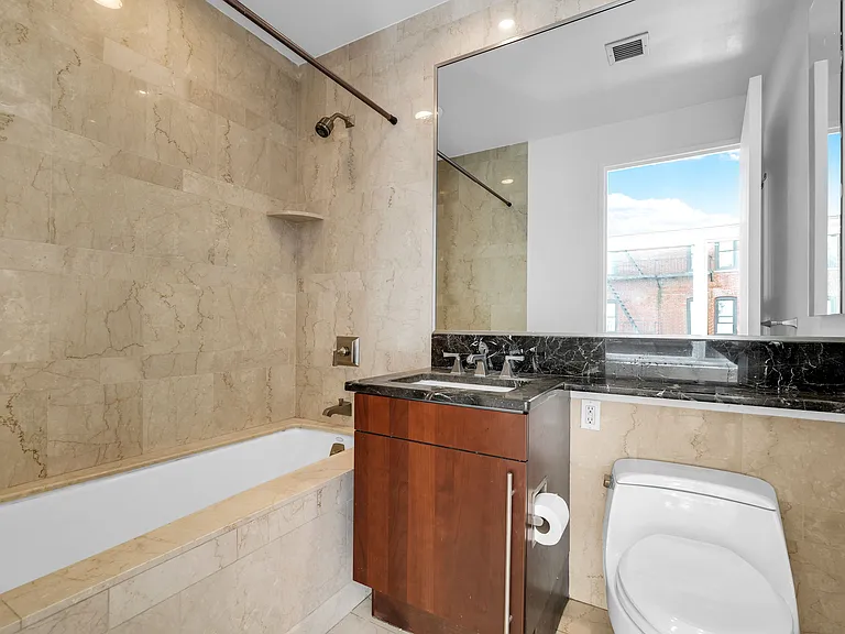 240 Riverside Blvd #80 — Photo 17