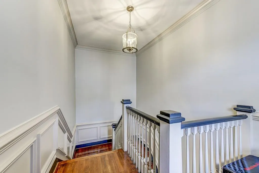 2 bed, 1.0 bath, 756 sqft, $2,400 — Photo 2