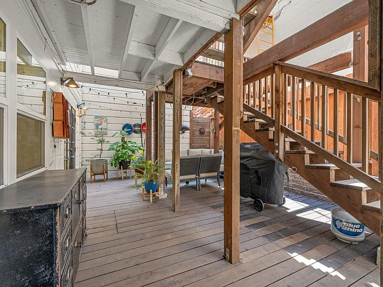 224 Lexington St — Photo 33