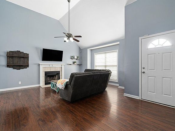 3rd image of 3721 Nadia Dr