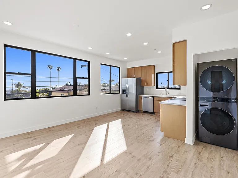 3248 Clairemont Dr #4 — Photo 3