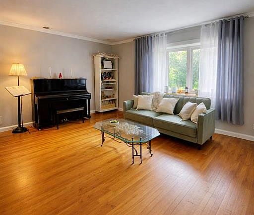 2nd image of 71 Stewart St