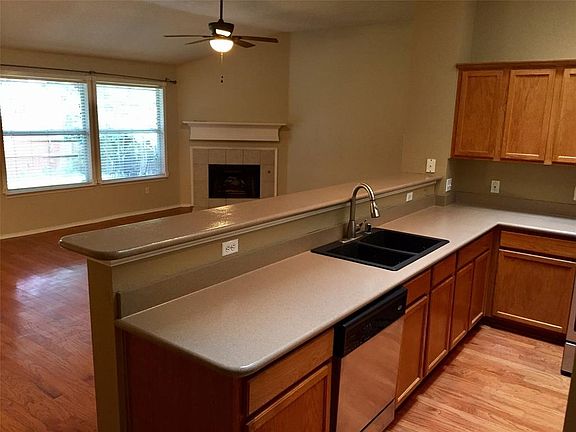 3rd image of 2414 Blue Holly Dr