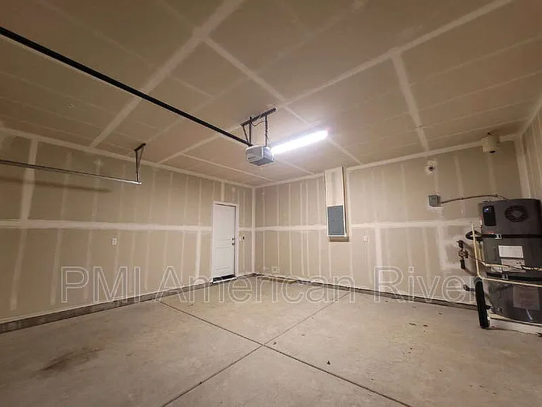 5033 Rialto Dr — Photo 20