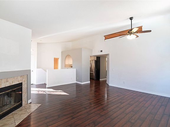 5th image of 25126 Steinbeck Ave Unit H
