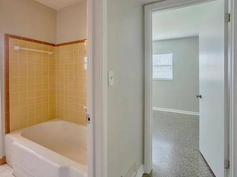 4605 S Trask St — Photo 12
