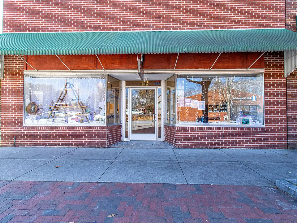 84 E Main St