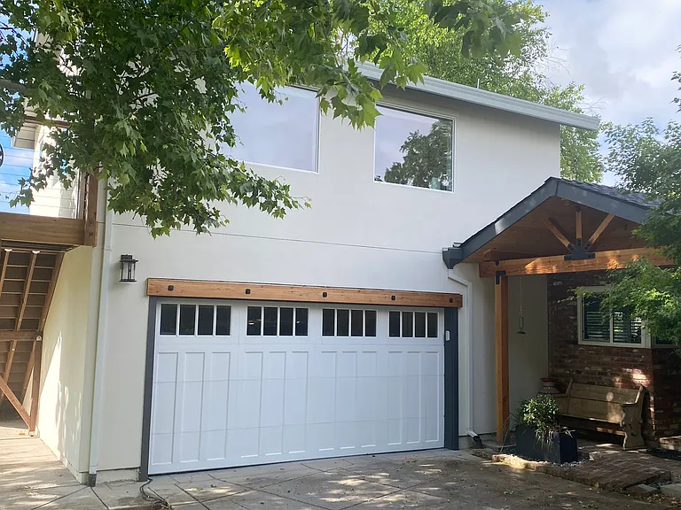2553 Los Feliz Way #B — Photo 1