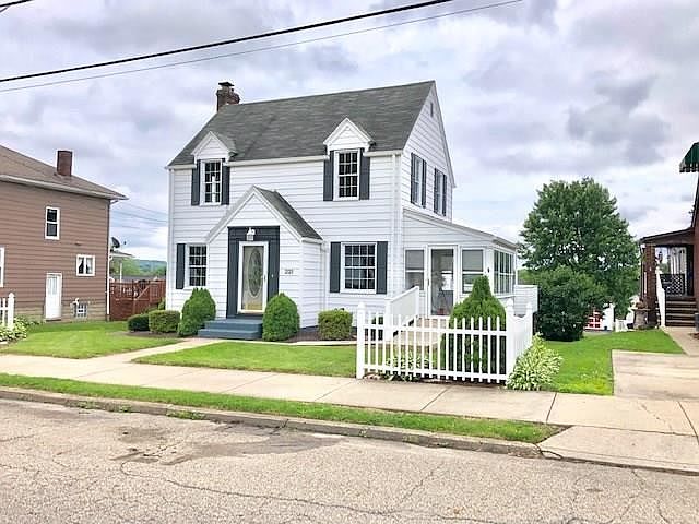 1st image of 221 Orchard Ave