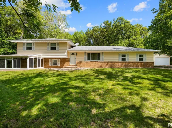 252 Santa Fe Trl, East Peoria, IL 61611